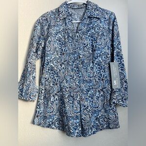 Lee Women's Blue and White Graphic Print Notch Neck Blouse